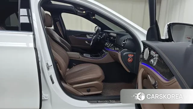 Mercedes-Benz E-Class W213 2023 Белый из Кореи, фото 2