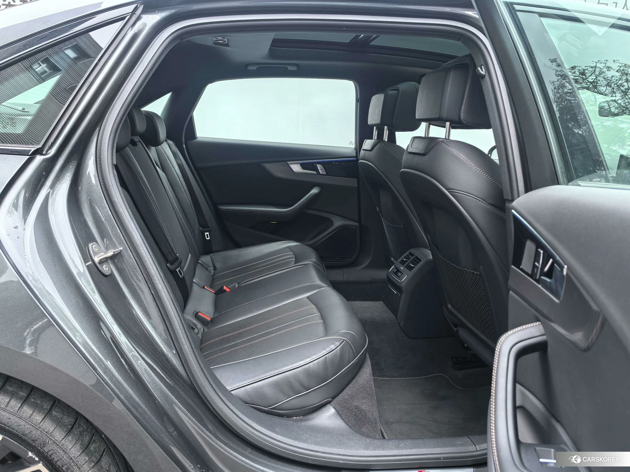 Audi A4L 2023 Темно-серый из Китая, фото 2