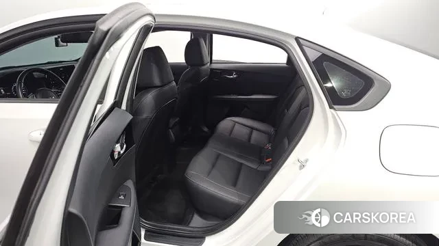 Kia The New K3 2nd generation 2023 Белый из Кореи, фото 2