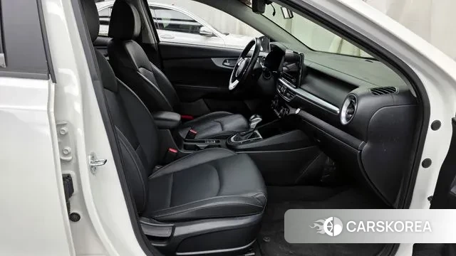 Kia The New K3 2nd generation 2022 Белый из Кореи, фото 2