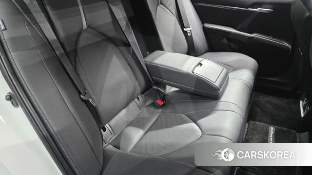 Toyota Camry (XV70) 2024 Белый из Кореи, фото 2