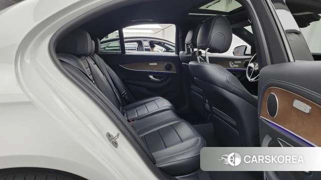 Mercedes-Benz E-Class W213 2021 Белый из Кореи, фото 2