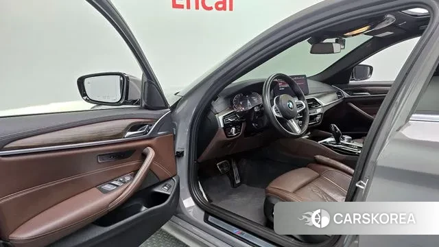 BMW 5 Series (G30) 2020 Серебристо-серый из Кореи, фото 2