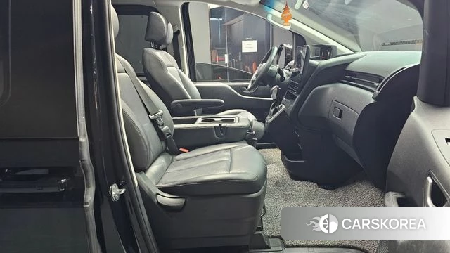 Hyundai Staria 2024 Черный из Кореи, фото 2