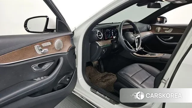 Mercedes-Benz E-Class W213 2022 Белый из Кореи, фото 2