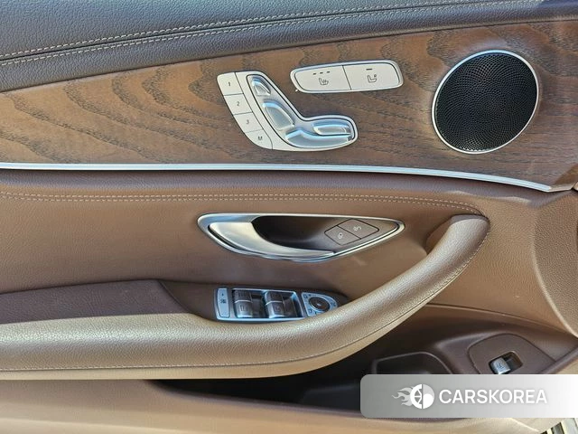 Mercedes-Benz E-Class W213 2019 Белый из Кореи, фото 2