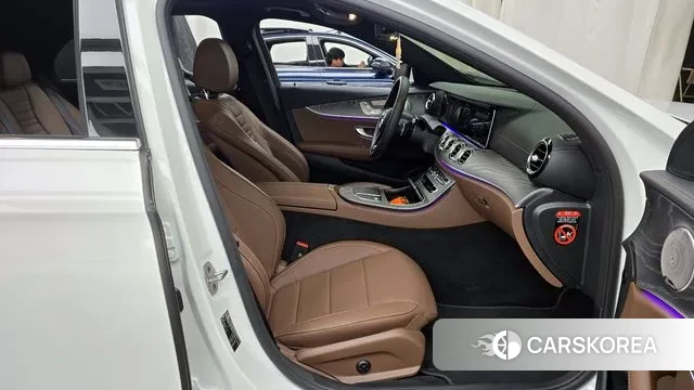 Mercedes-Benz E-Class W213 2023 Белый из Кореи, фото 2