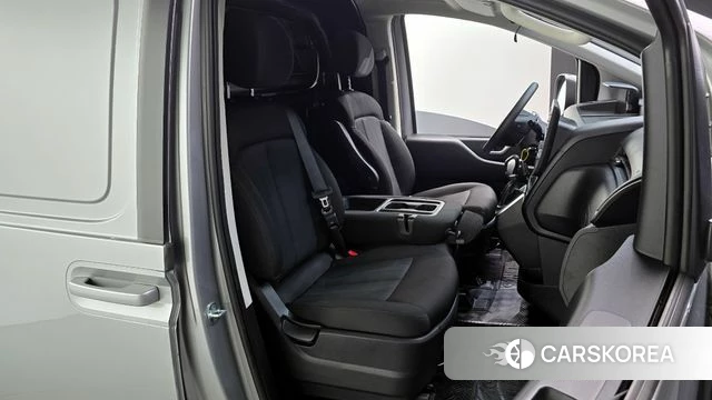 Hyundai Staria 2021 Серебряный из Кореи, фото 2