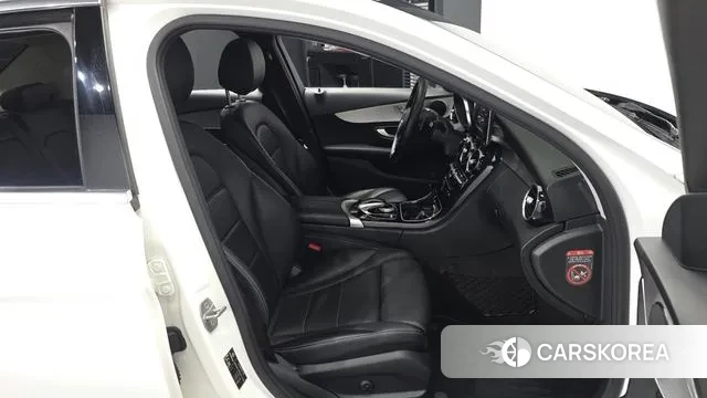 Mercedes-Benz C-Class W205 2018 Белый из Кореи, фото 2