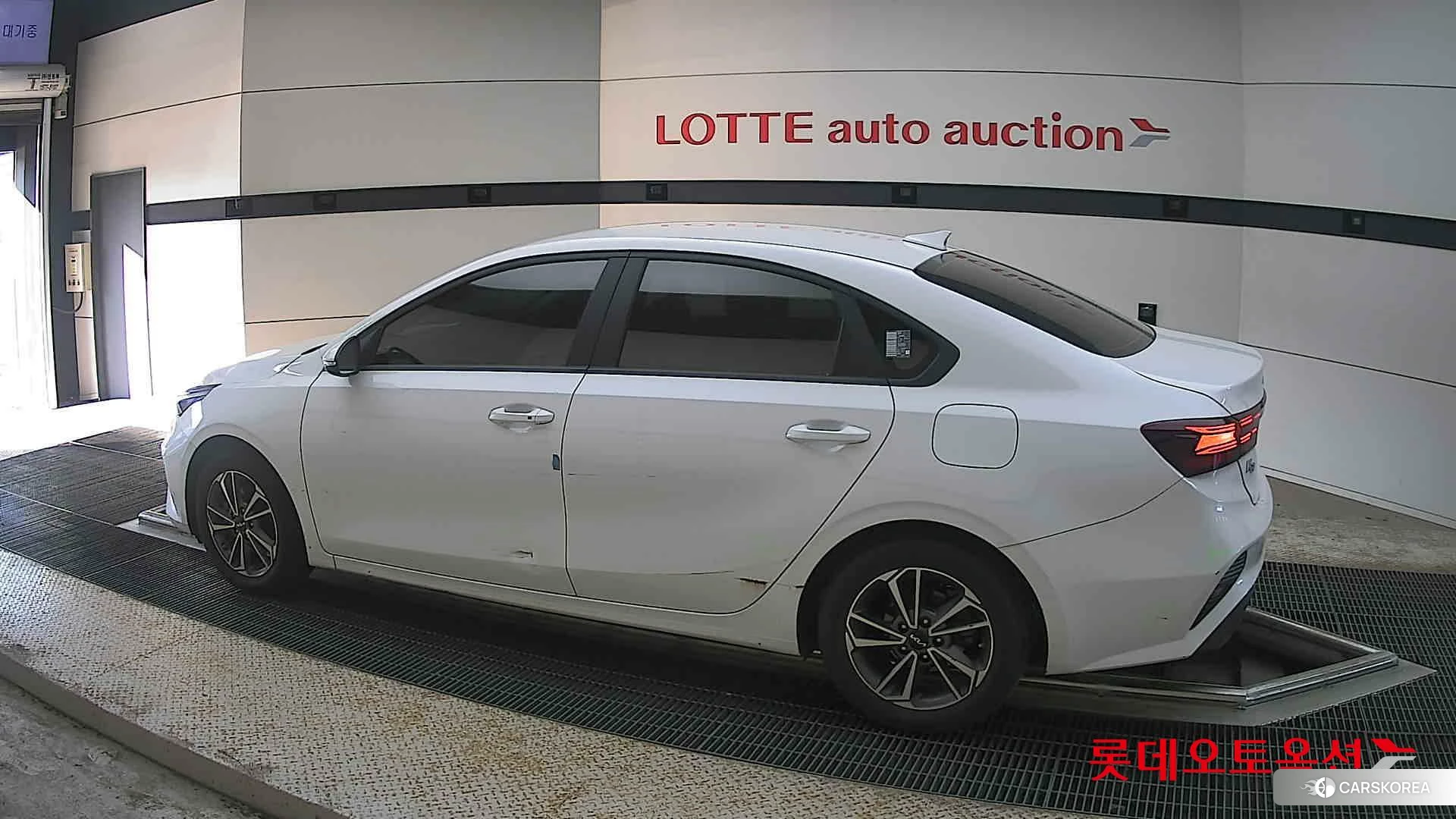 Kia K3 2022 Snow White Pearl из Кореи, фото 2