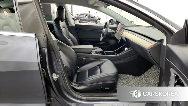 Tesla Model 3 2020 Серый из Кореи, фото 2