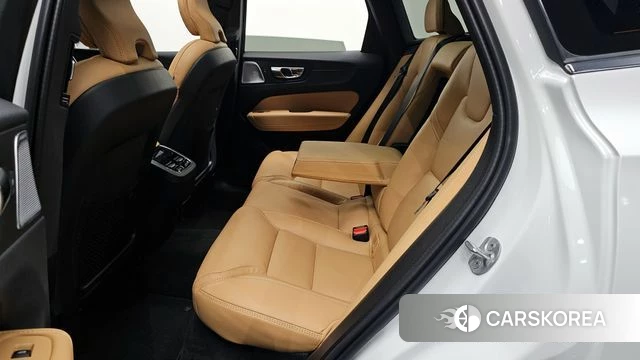 Volvo XC60 second Generation 2024 Белый из Кореи, фото 2