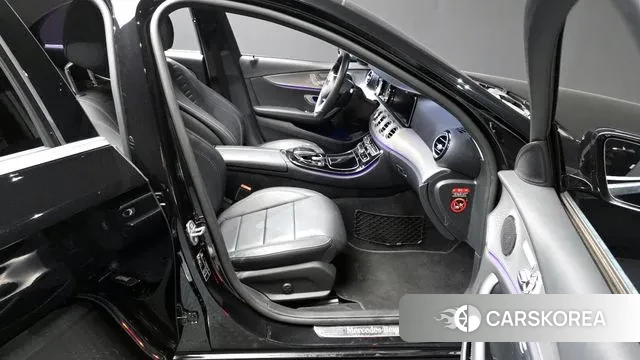 Mercedes-Benz E-Class W213 2018 Черный из Кореи, фото 2