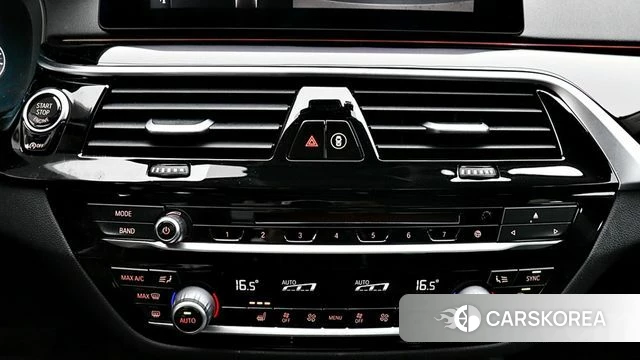 BMW 5 Series (G30) 2019 Белый из Кореи, фото 2