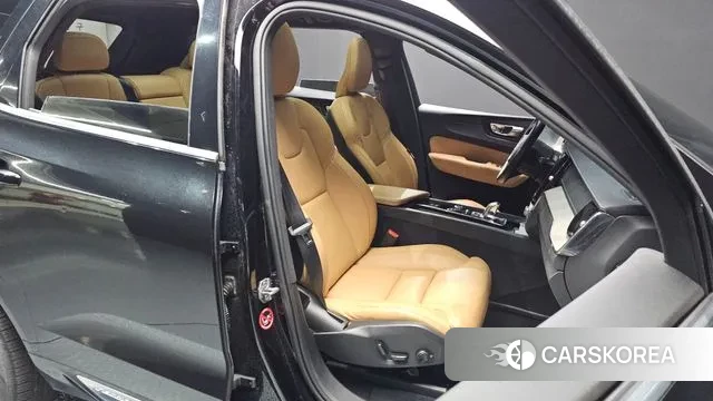 Volvo XC60 second Generation 2019 Черный из Кореи, фото 2