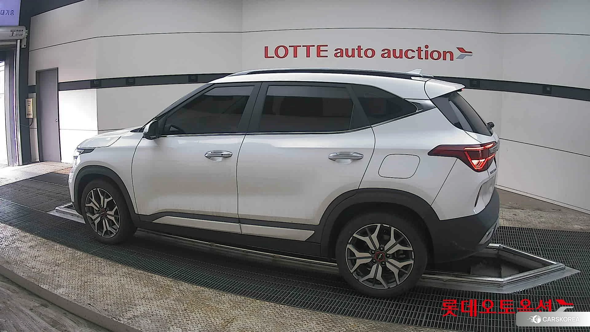 Kia Seltos 2023 Snow White Pearl из Кореи, фото 2