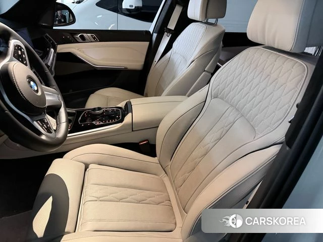 BMW X7 (G07) 2024 Белый из Кореи, фото 2
