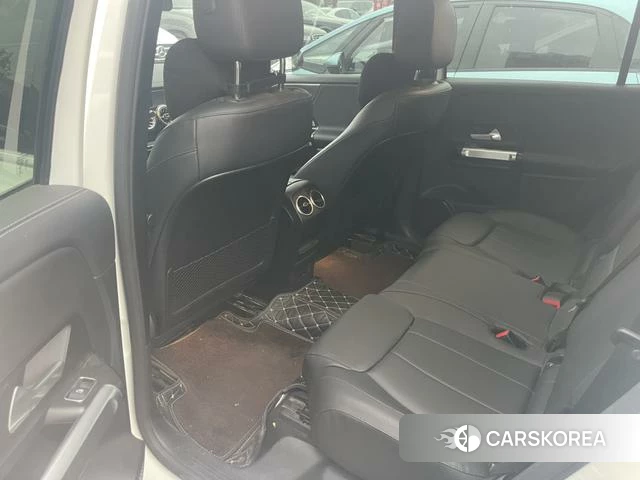 Mercedes-Benz GLB 2023 Белый из Китая, фото 2