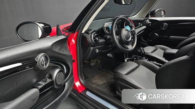 Mini Cooper 2023 Красный из Кореи, фото 2
