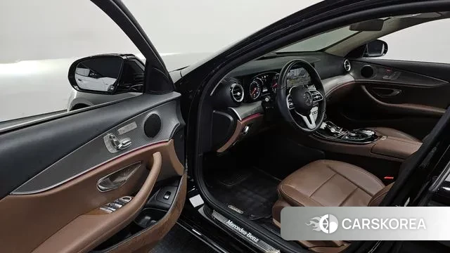 Mercedes-Benz E-Class W213 2019 Черный из Кореи, фото 2