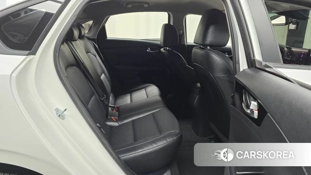 Kia The New K3 2nd generation 2023 Белый из Кореи, фото 2