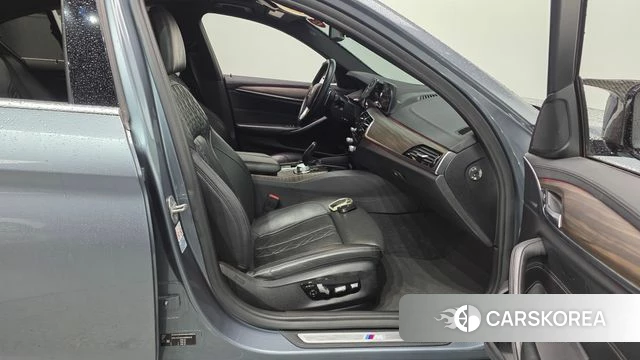BMW 5 Series (G30) 2018 Серый из Кореи, фото 2