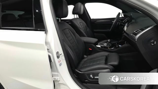 BMW X4 (G02) 2023 Белый из Кореи, фото 2