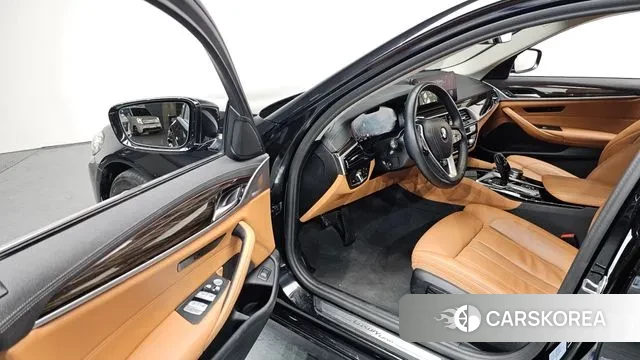 BMW 5 Series (G30) 2023 Черный из Кореи, фото 2