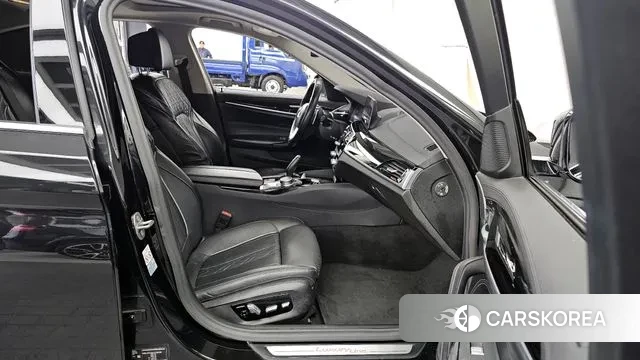 BMW 5 Series (G30) 2020 Черный из Кореи, фото 2