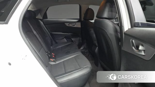 Kia The New K3 2nd generation 2022 Белый из Кореи, фото 2
