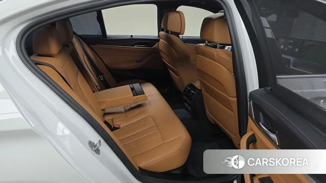 BMW 5 Series (G30) 2023 Белый из Кореи, фото 2