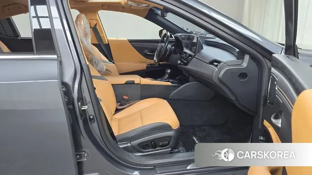 Lexus ES300h 7th generation 2024 Серый из Кореи, фото 2