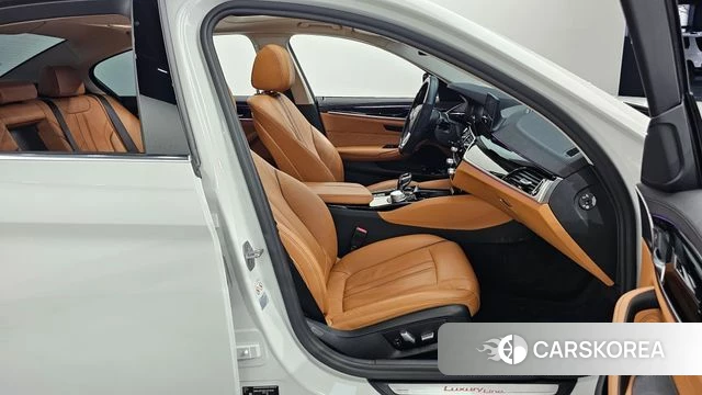 BMW 5 Series (G30) 2020 Белый из Кореи, фото 2