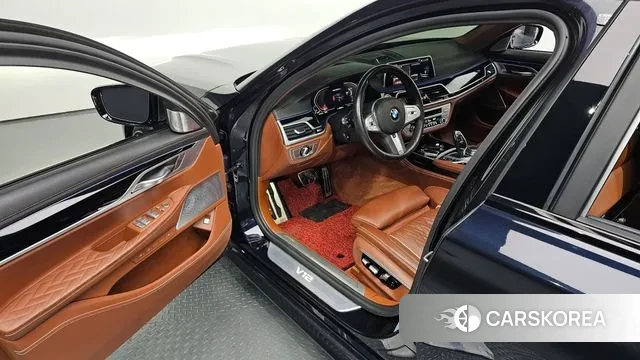 BMW 7 Series (G11) 2020 Черный из Кореи, фото 2