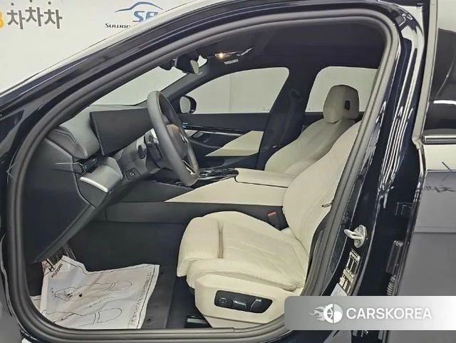 BMW 5 Series (G60) 2024 Черный из Кореи, фото 2