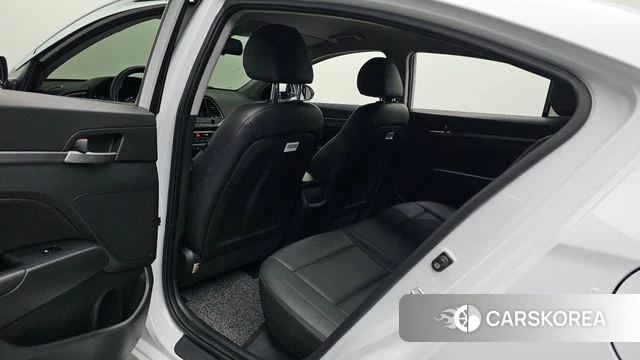 Hyundai Avante AD 2018 Белый из Кореи, фото 2