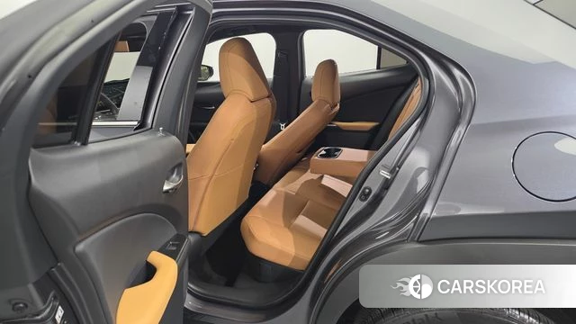 Lexus UX300h 2024 Серый из Кореи, фото 2
