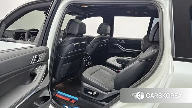 BMW X7 (G07) 2025 Белый из Кореи, фото 2