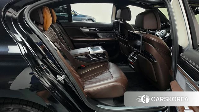 BMW 7 Series (G11) 2018 Черный из Кореи, фото 2