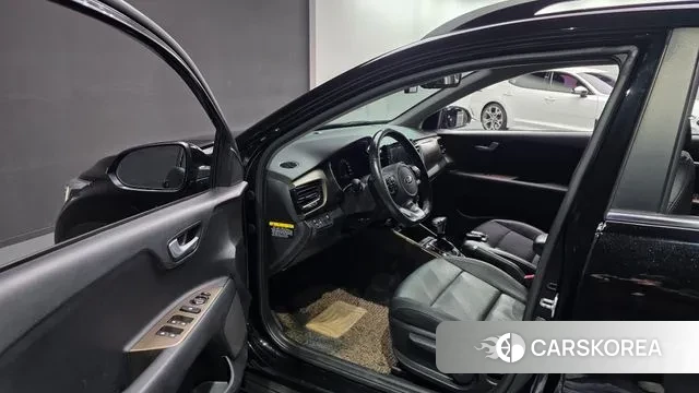 Kia Stonic 2018 Черный из Кореи, фото 2