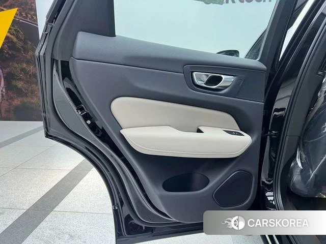Volvo XC60 2026 Черный из Китая, фото 2