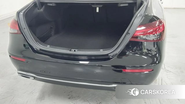 Mercedes-Benz E-Class W213 2023 Черный из Кореи, фото 2