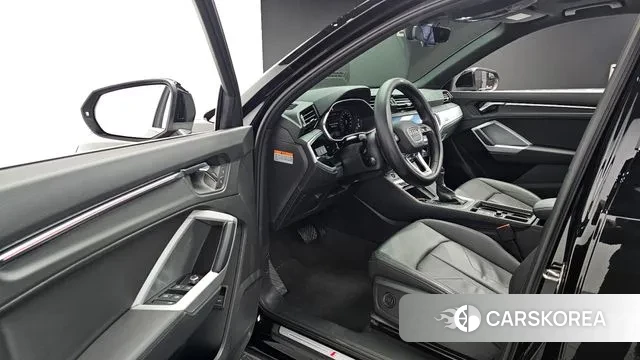 Audi Q3 (F3) 2022 Черный из Кореи, фото 2