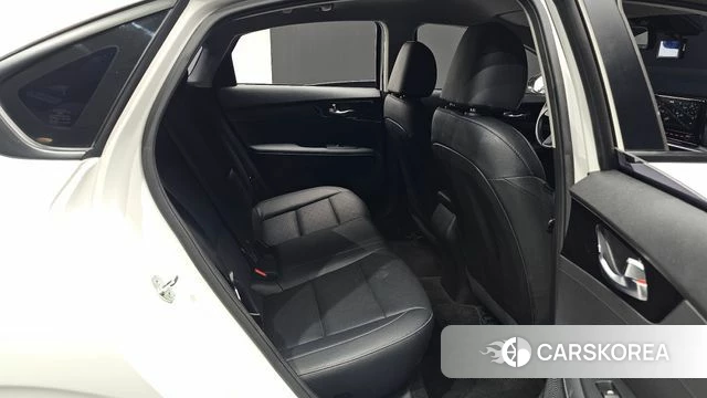 Kia The New K3 2nd generation 2022 Белый из Кореи, фото 2