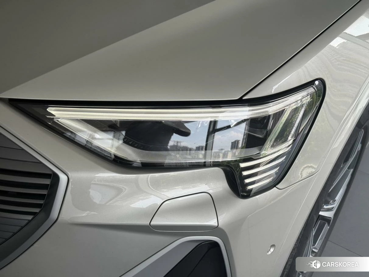 Audi e-tron 2021 Желтый из Китая, фото 2