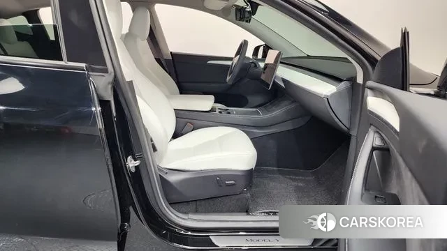 Tesla Model Y 2023 Черный из Кореи, фото 2