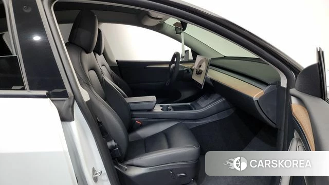 Tesla Model Y 2024 Белый из Кореи, фото 2