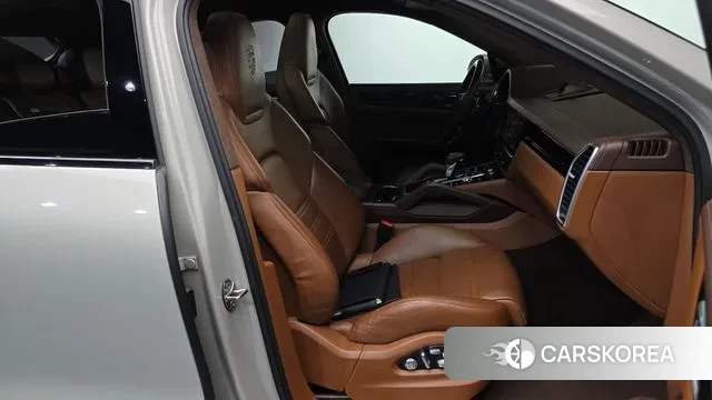 Porsche Cayenne (PO536) 2021 Жемчужный цвет из Кореи, фото 2