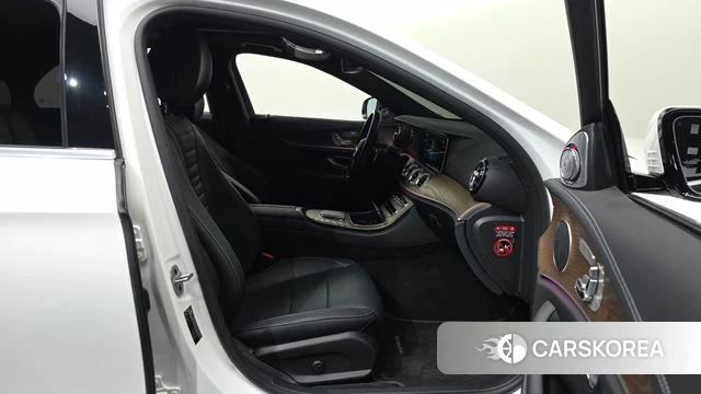 Mercedes-Benz E-Class W213 2021 Белый из Кореи, фото 2