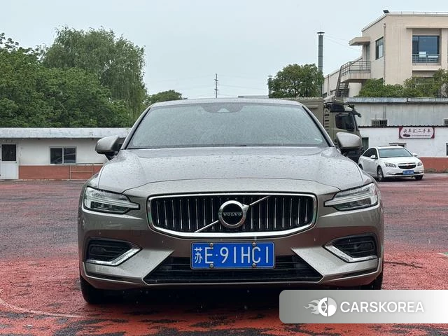 Volvo S60 2020 Шампань из Китая, фото 2